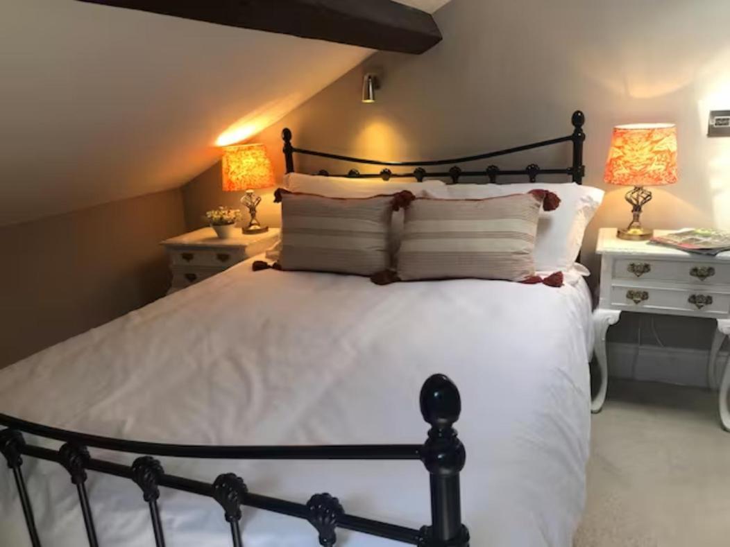 Pass The Keys Old Beams Luxury Style & Comfort In Town Centre Bakewell Exterior photo