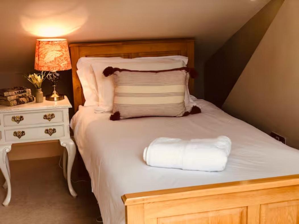Pass The Keys Old Beams Luxury Style & Comfort In Town Centre Bakewell Exterior photo